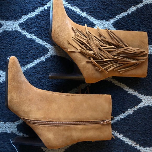 Women’s fringe boots - Picture 3 of 3